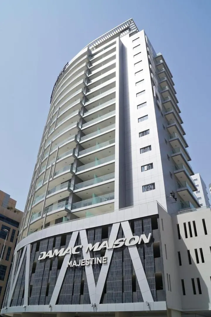 Guestready - City Nest With A Balcony And A Pool Dubai Apartment